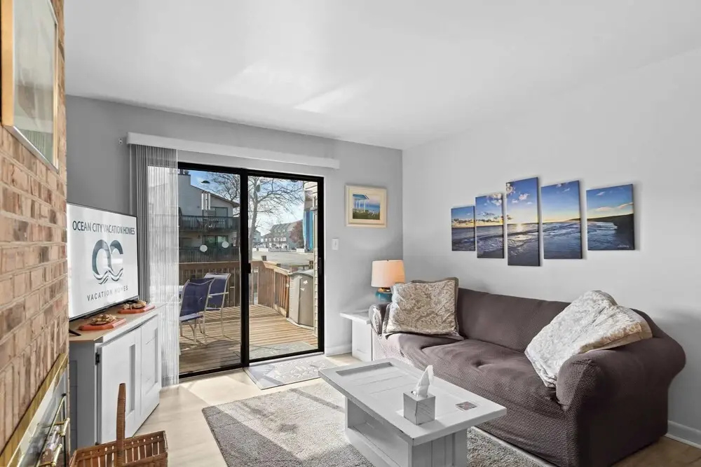 Rustic Harbor I Canal-front 3BR Condo, Private Deck & Fenced Yard