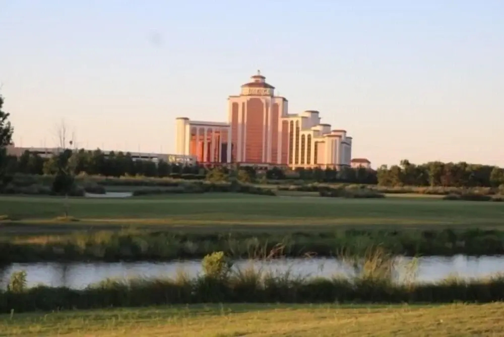 Cozy Lake Charles Studio w/ Golf Course Views