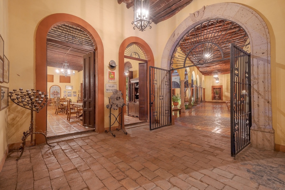 Hotel Plaza del Fuerte by Balderrama Hotel Collection