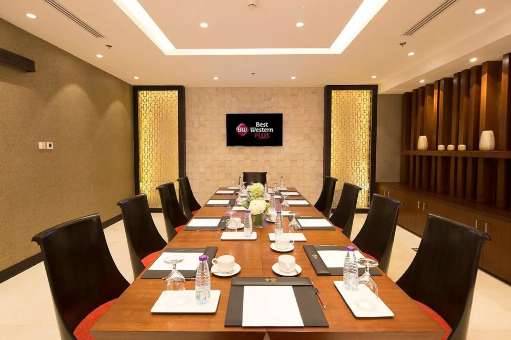 Best Plus Aurora Hotel