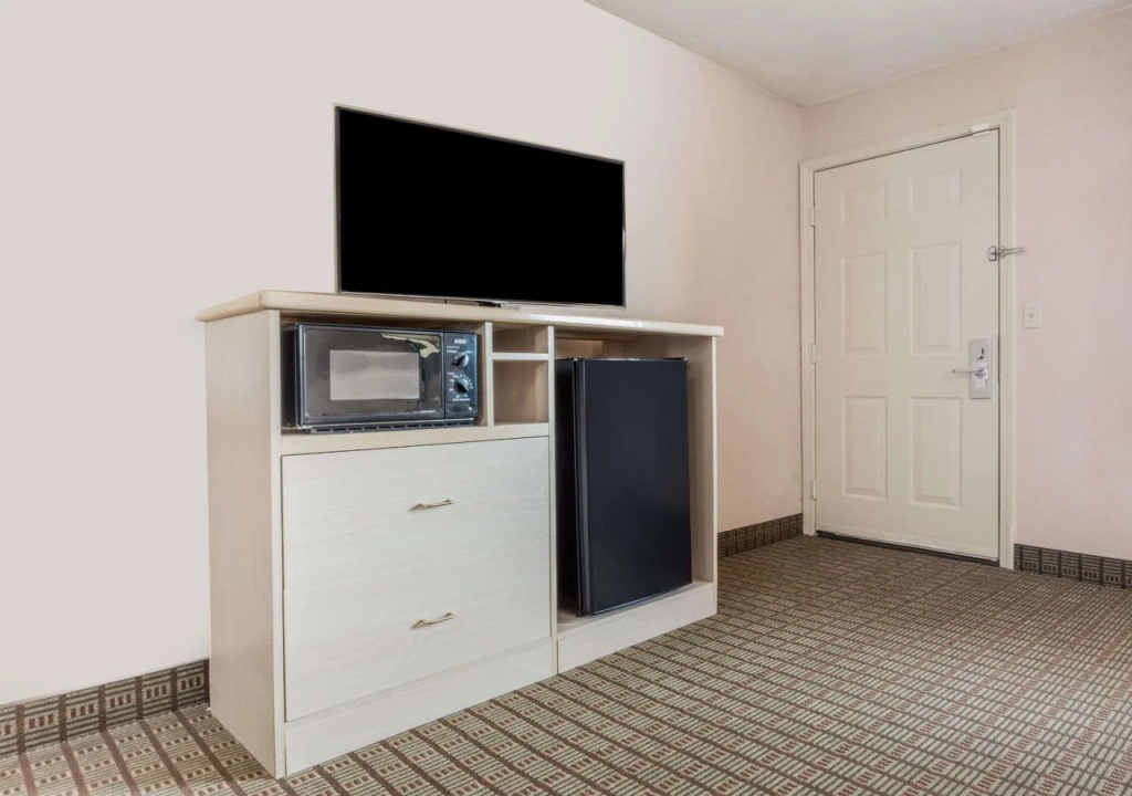 Days Inn by Wyndham Portland Central