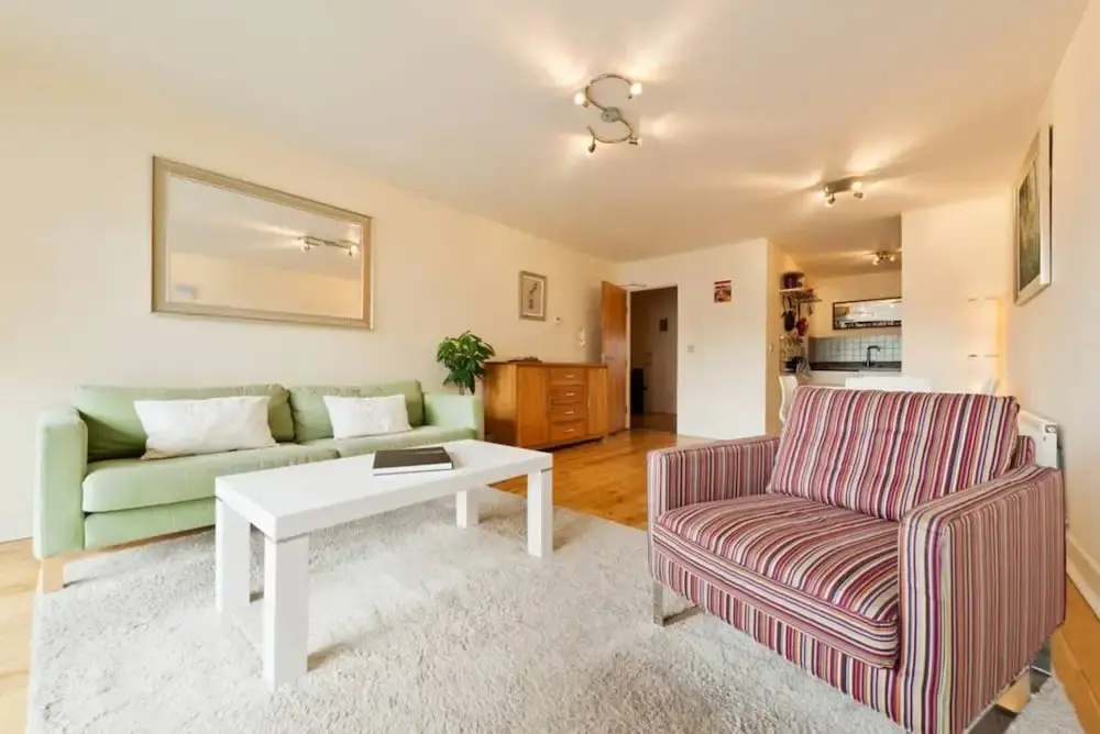 Dual-aspect 2 Bedroom Apartment