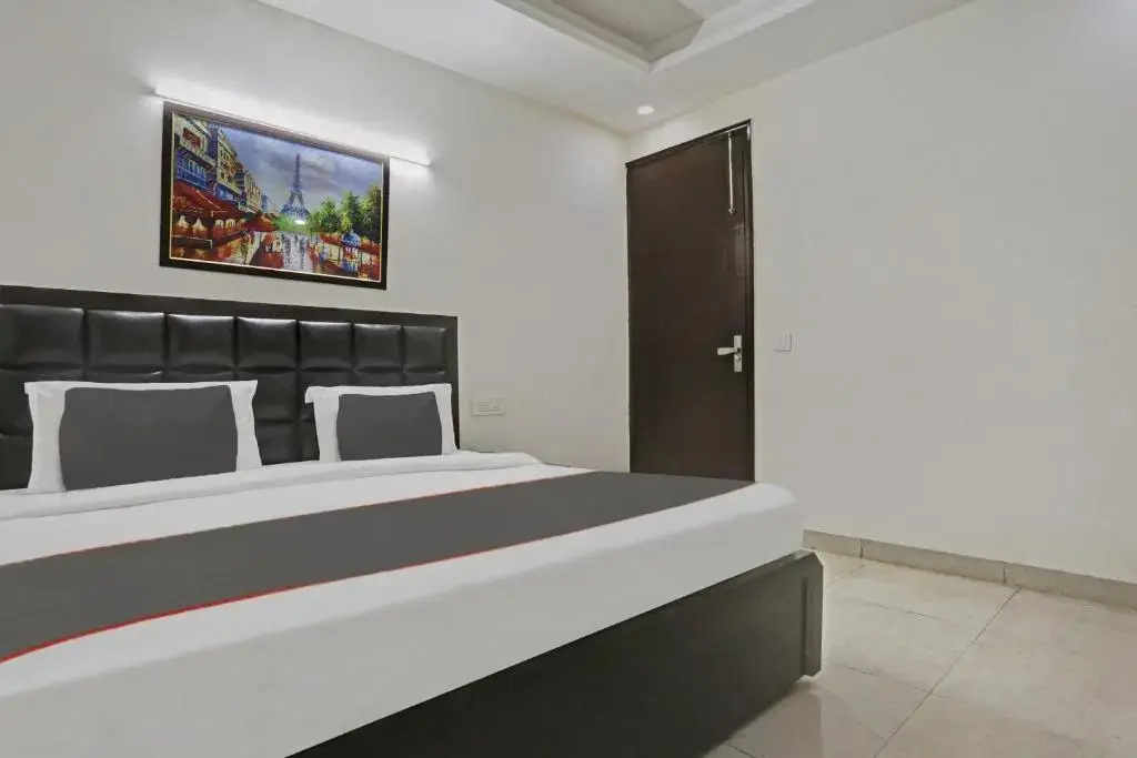 Collection O Pacific Homes Inn Near Omaxe Celebration Mall