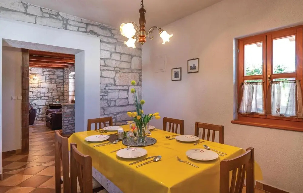 Beautiful Home In Hrboki With Wifi