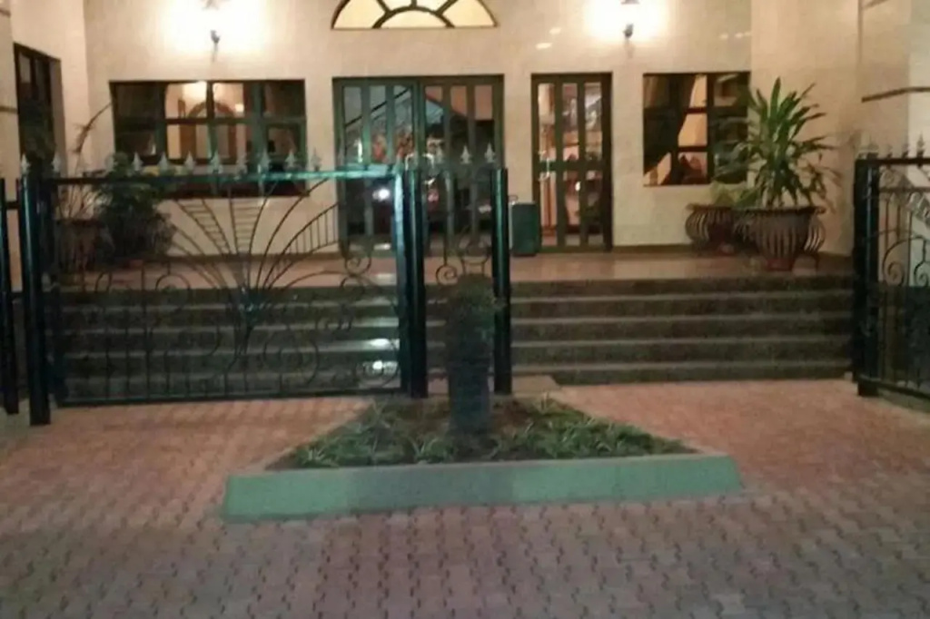 Dees Hotels, Apartments and Suites