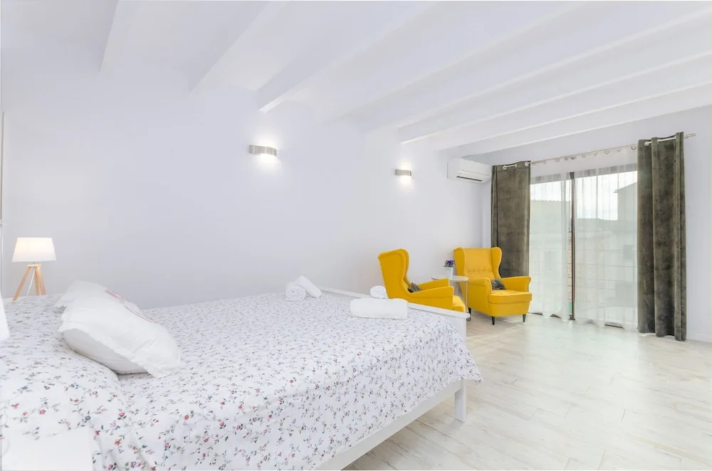 Es Reco in Costitx With 2 Bedrooms and 2 Bathrooms