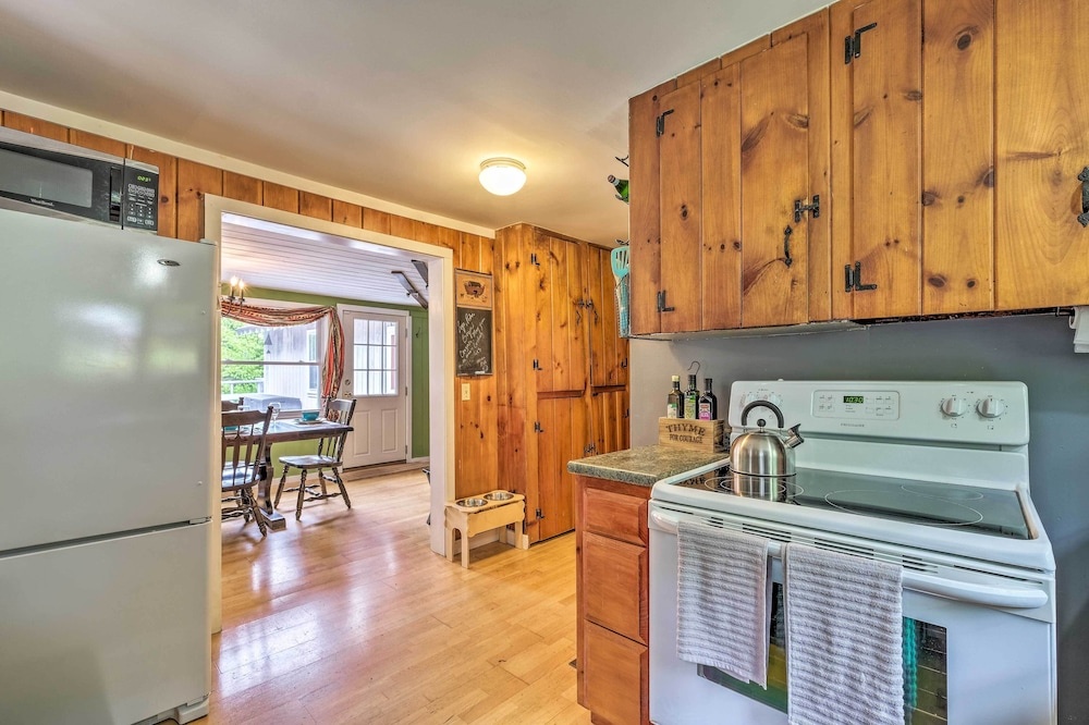 Charming Wilmington Cabin, 8 Mi. to Mt Snow!