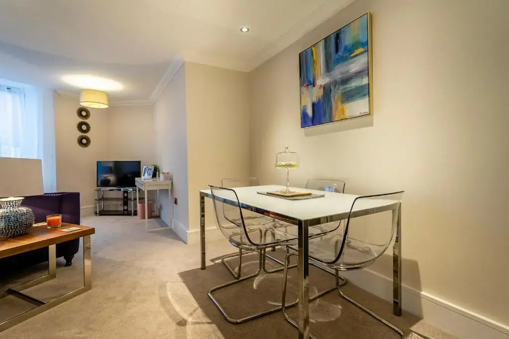 5 London Mews