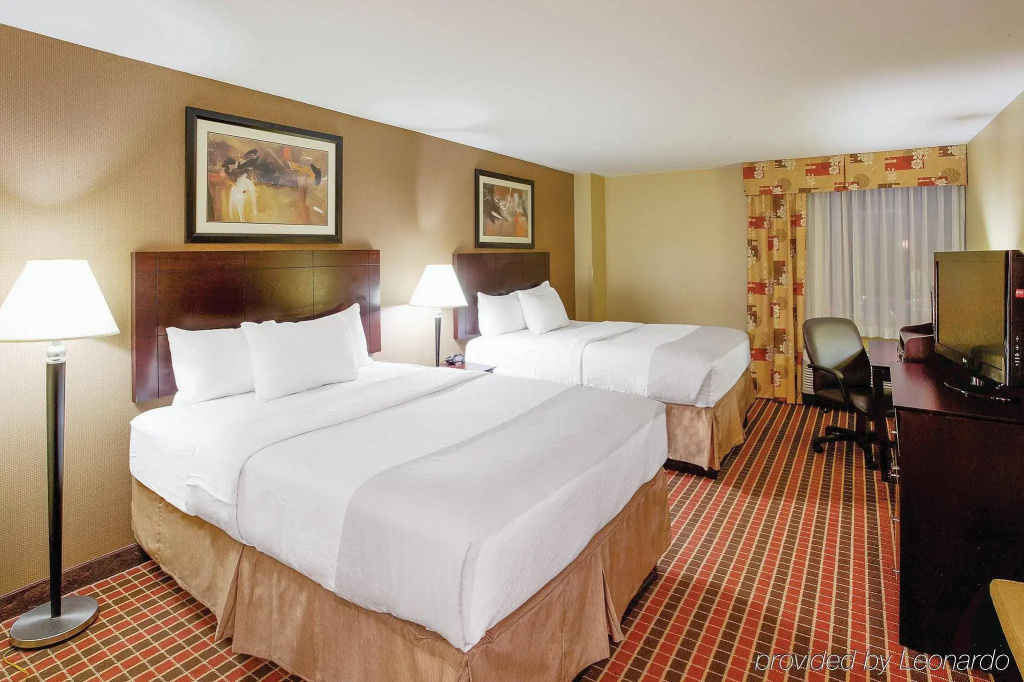 La Quinta Inn & Suites Pittsburgh North - McKnight