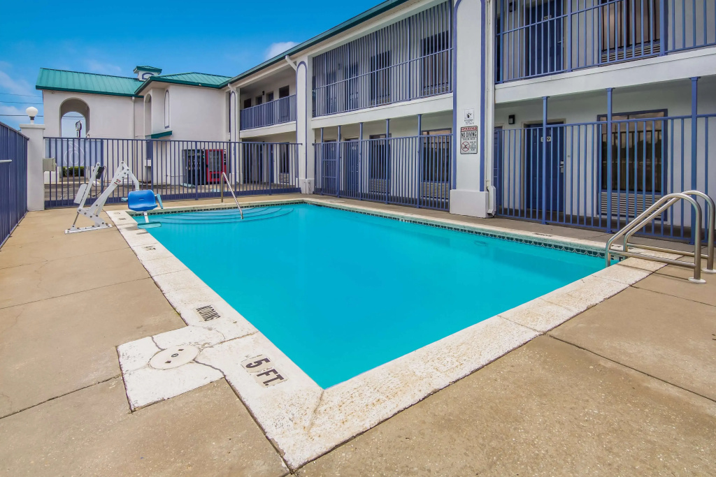 Motel 6 Pensacola, FL - NAS