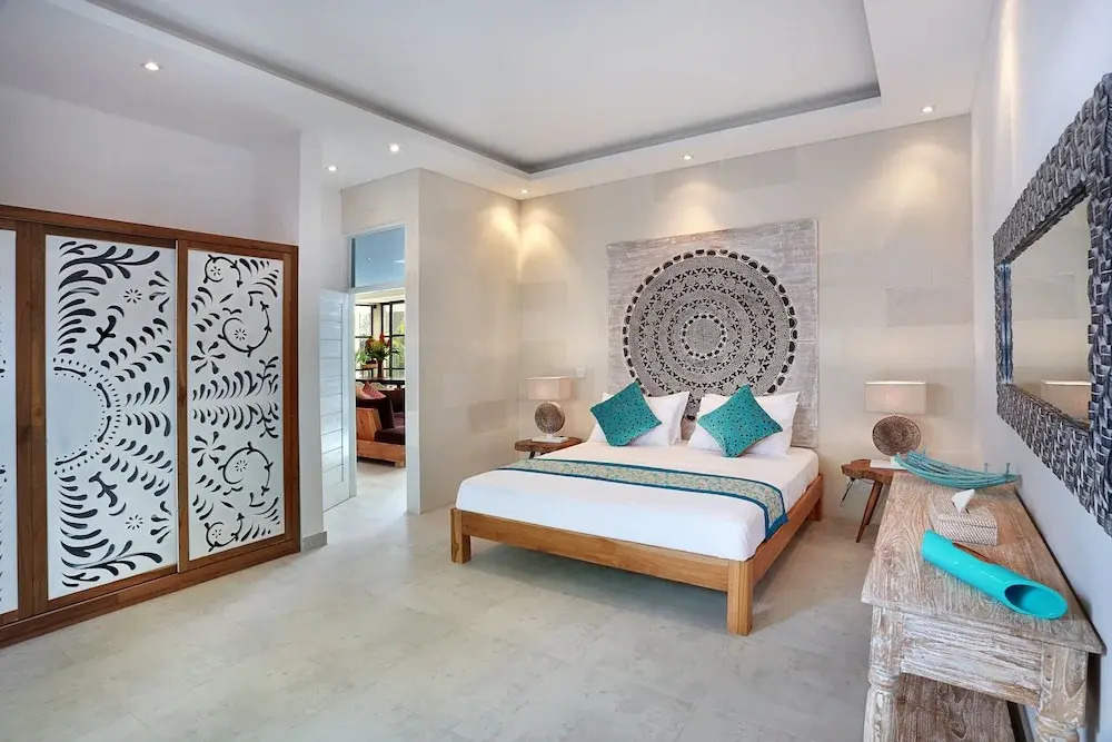 Seminyak White Design Villa