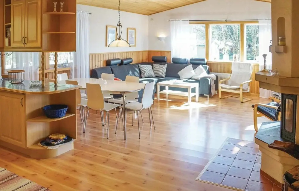 Three-Bedroom Holiday Home In Yngsjo