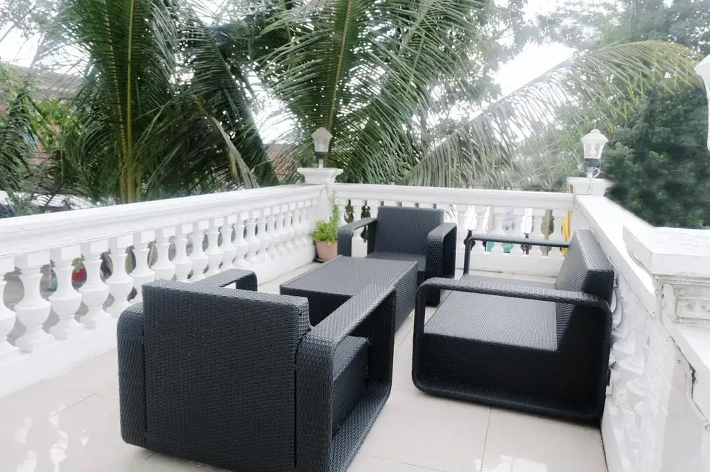 OYO 696 Hasanah Guest House Syariah De Saphire