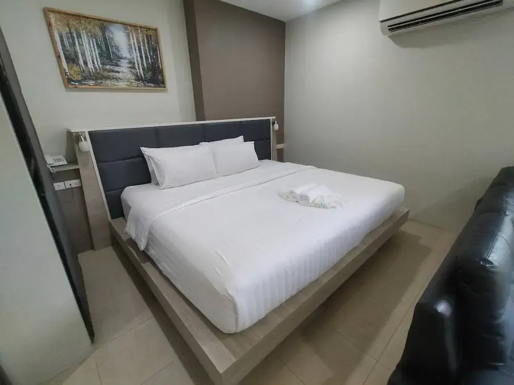 Sattahip 9 Boutique Hotel OYO Rooms
