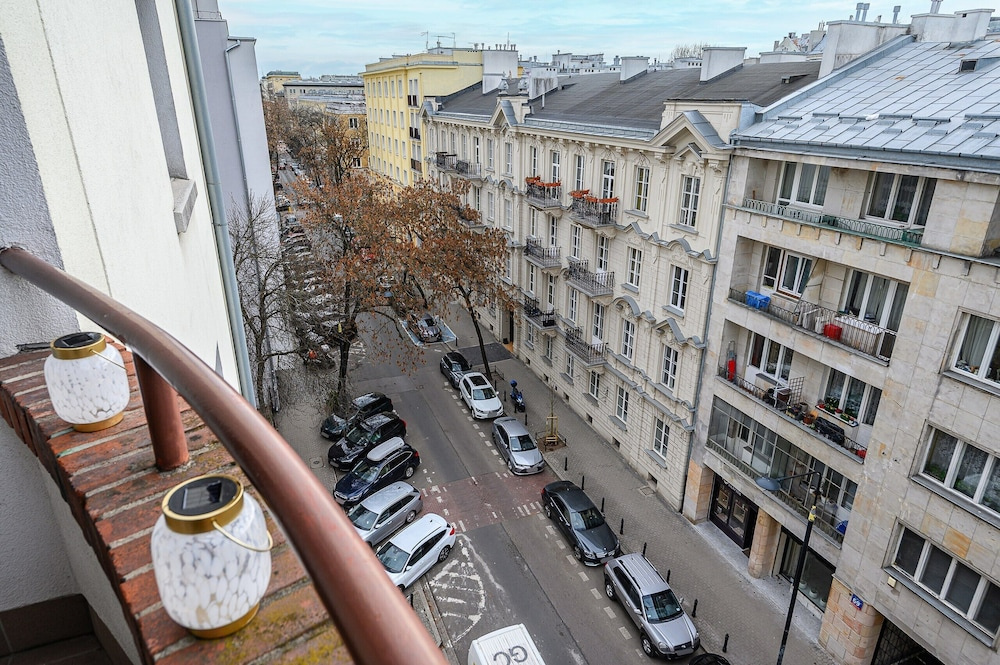 Cozy Apartment with balcony near Museum