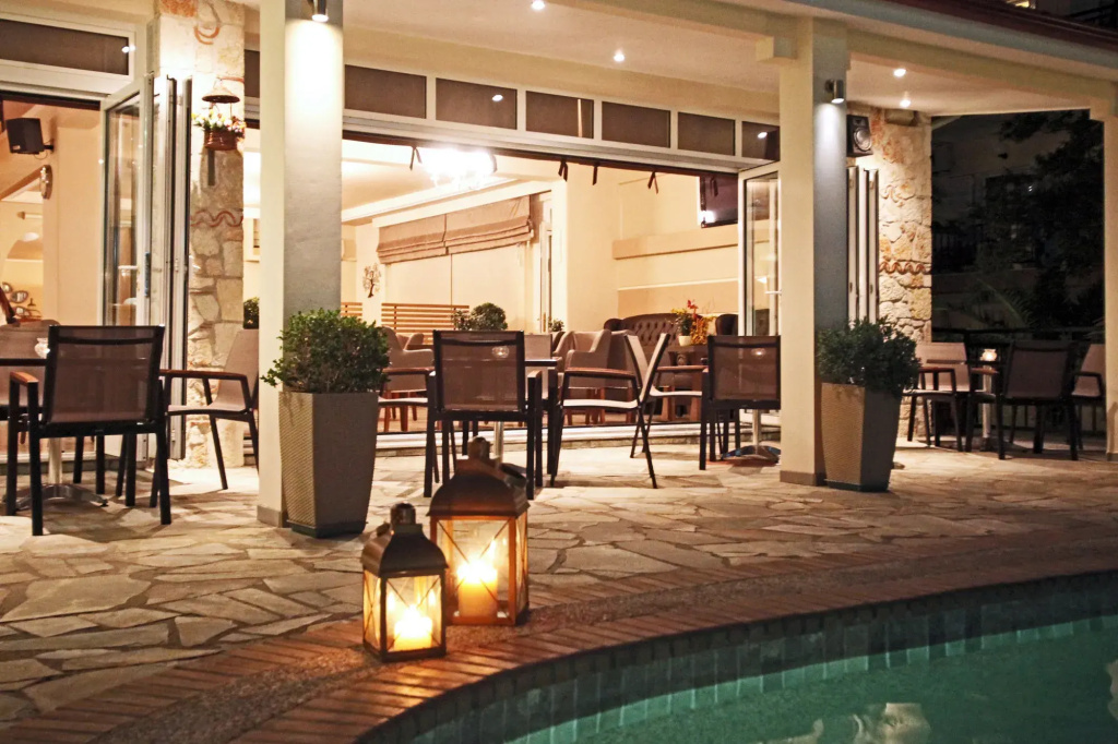 Sarantis Hotel