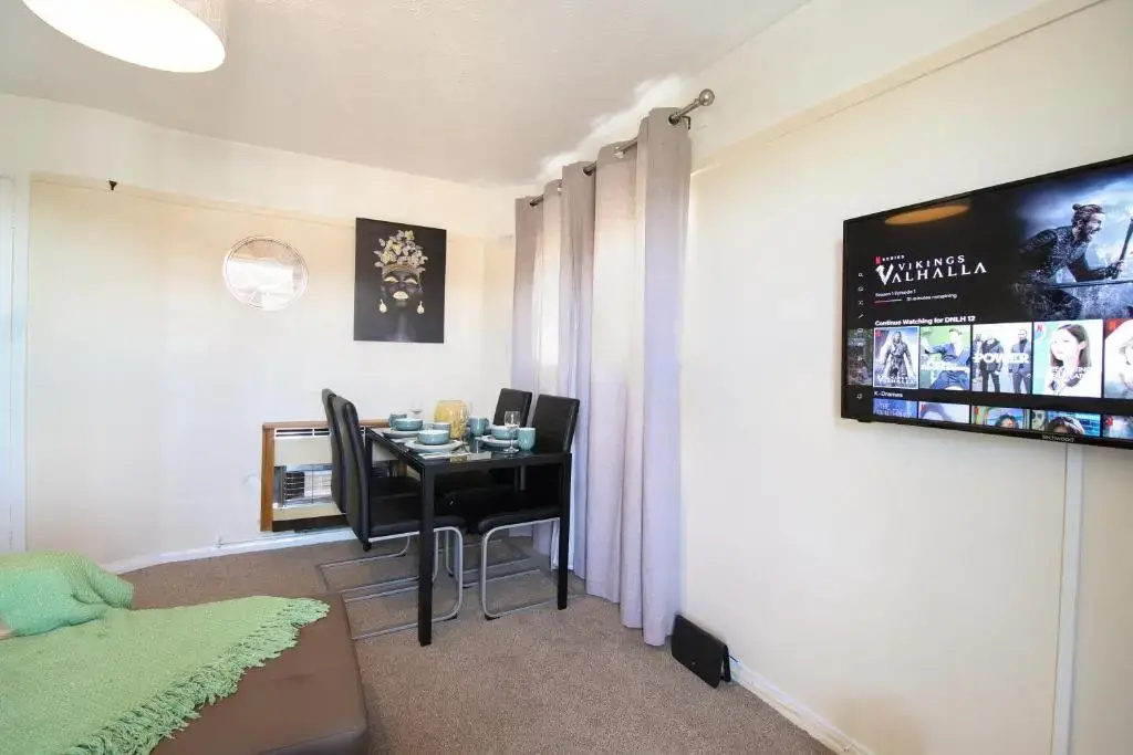 Virexxa Aylesbury Centre - Executive Suite - 2Bed Flat with Free Parking