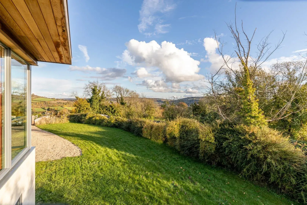 Modern 5 Bedroom Home With Garden Panoramic Views