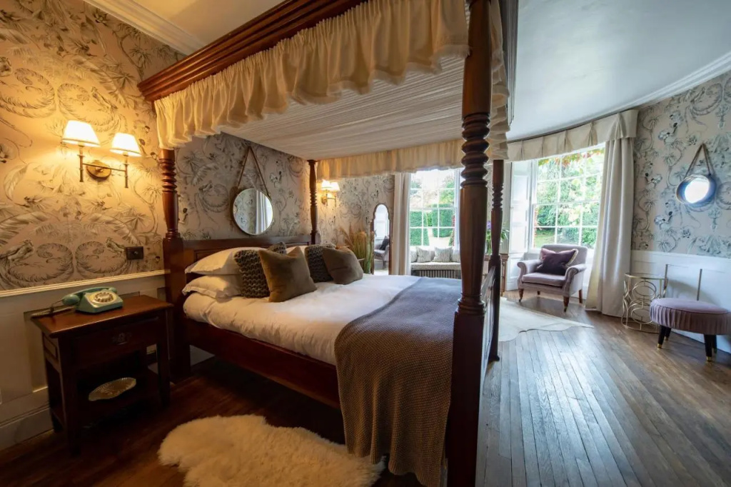 Burleigh Court Cotswols