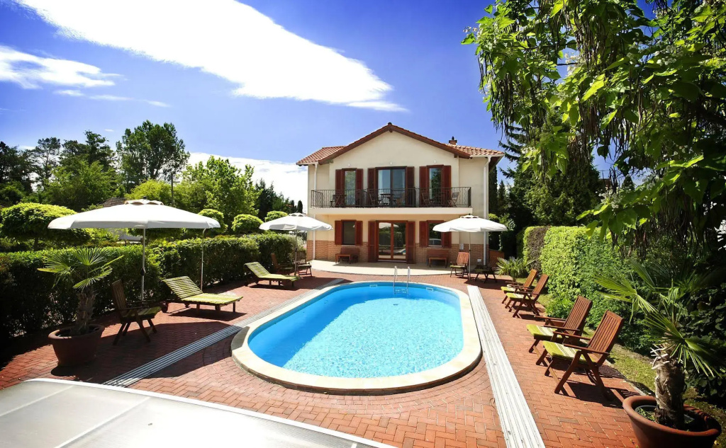 Hullám Villa B&B