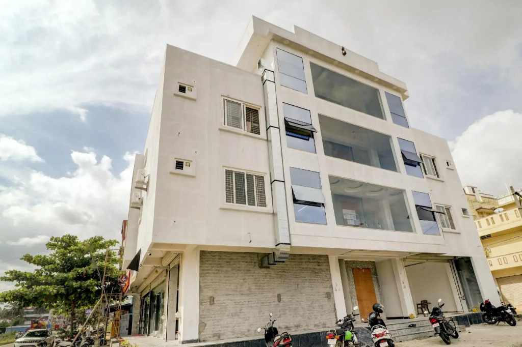 OYO 78903 Dsilver Suites