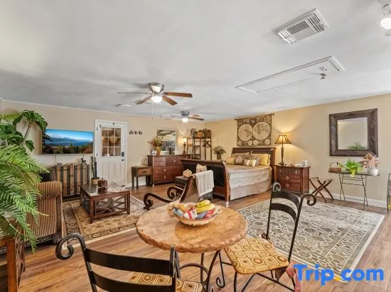Top 1% ABNB Villa Oasis w/ Botanical Courtyard