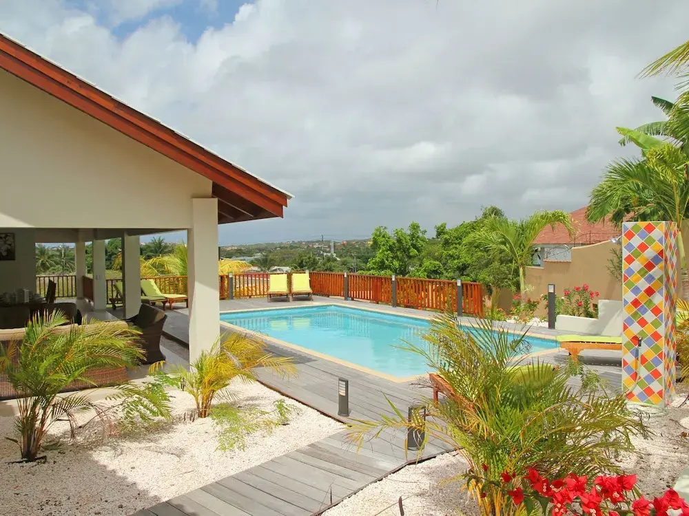 Modern Villa with Swimming Pool in Willemstad
