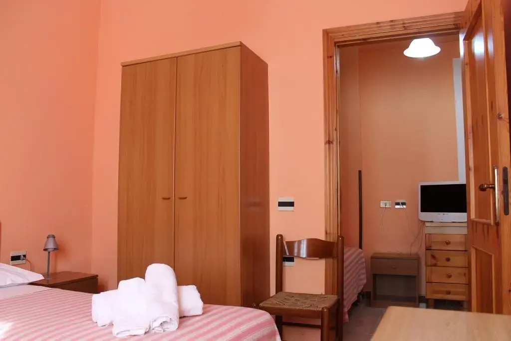 Jolly Residence
