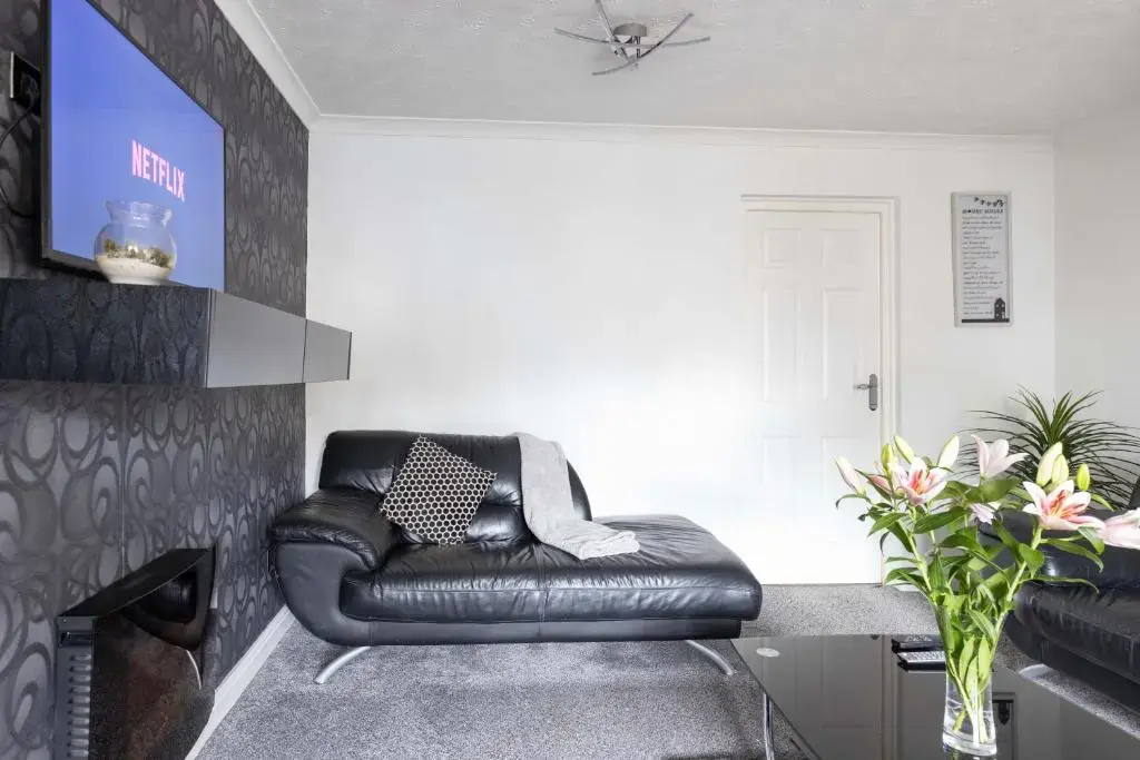 CAPRI 13 SA - 3 Bedroom House close to Loughborough University, EV car facilities, Free Parking, Free Wifi - Ask for contractor rates!