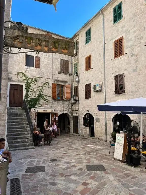 Una Apartments