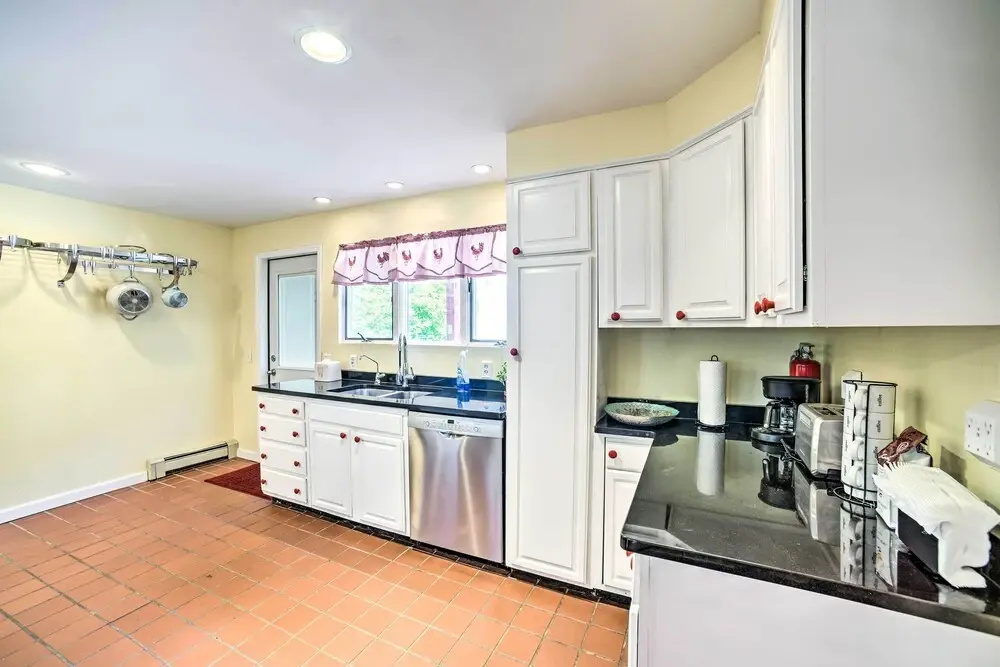 Pet-friendly Latham Retreat ~ 7 Mi to Albany!