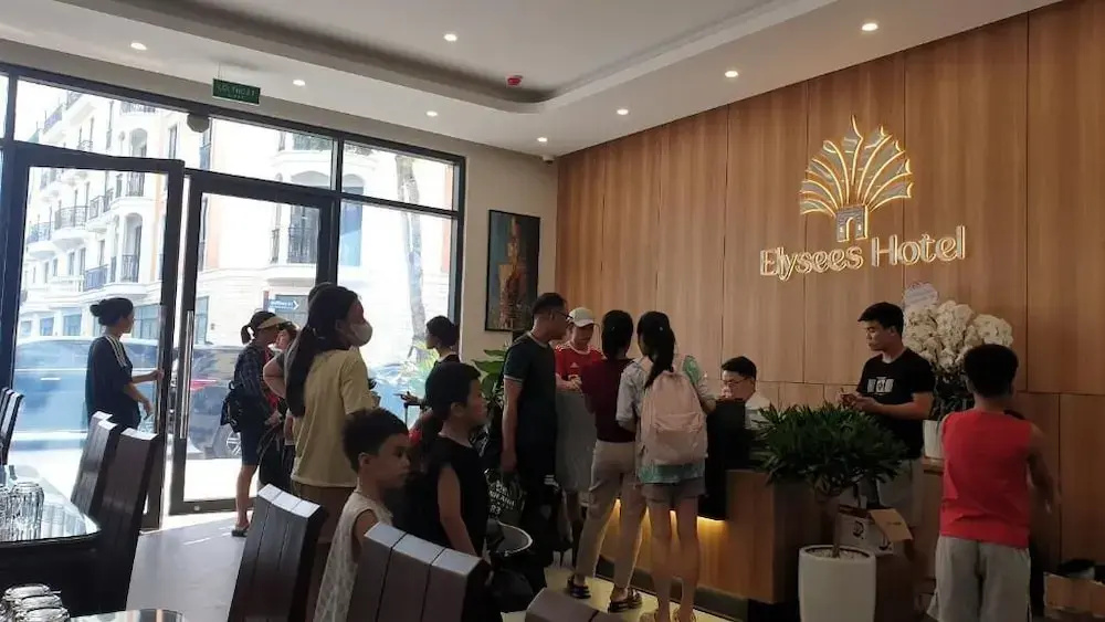Elysees Hotel