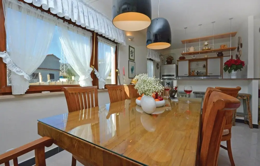 Cozy Home In Kastel Novi