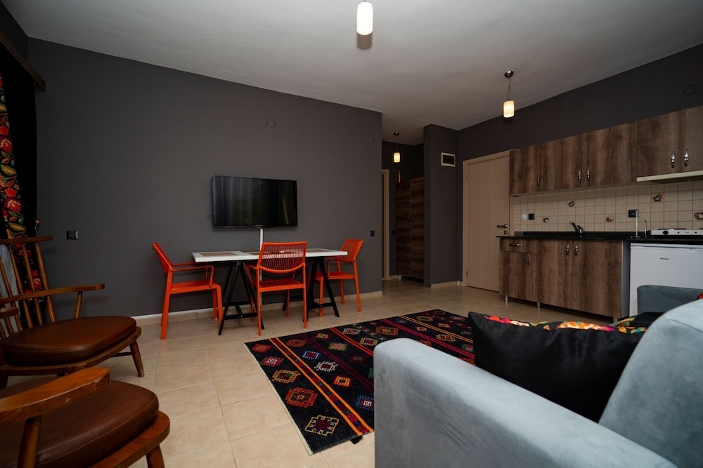 Esquire Hotel & Lounge