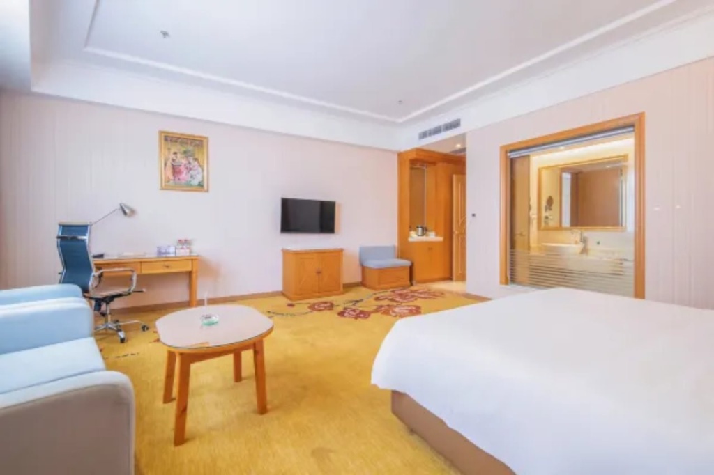 Vienna Hotel (Lingshui Center)