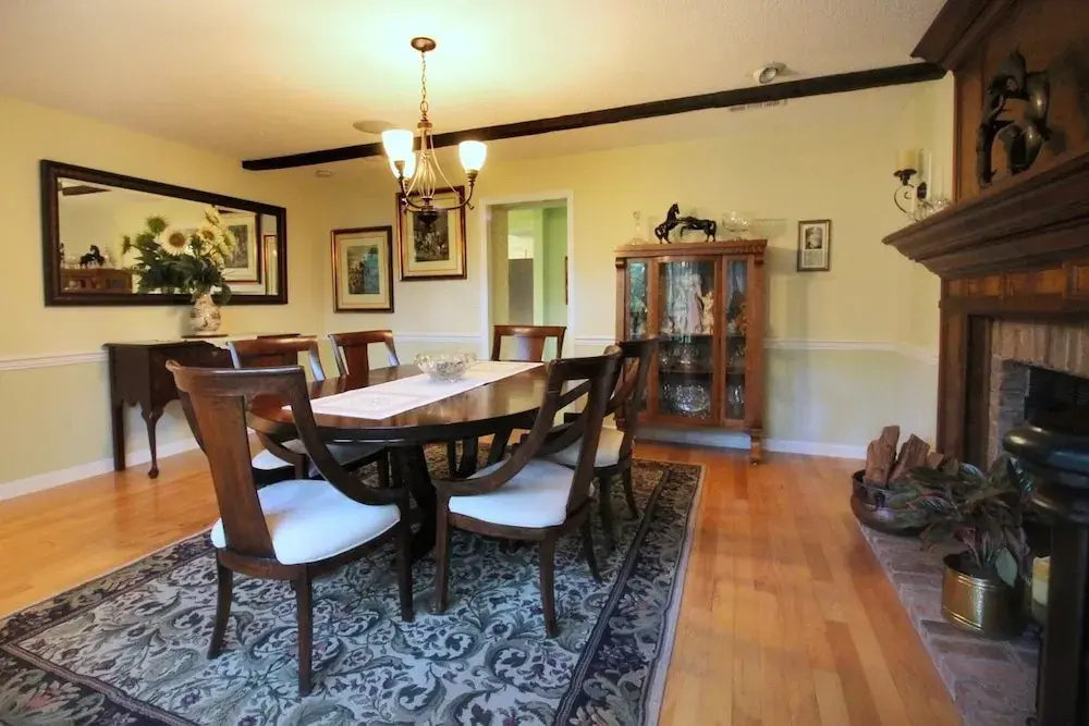 Tudor Oaks Inn