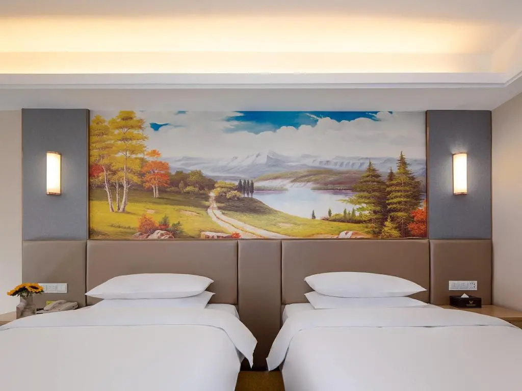 Vienna International Hotel (Nanjing Zhushan Road Metro Station)