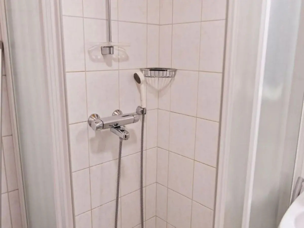 YLLäSRöHKö D 8