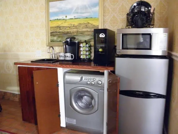 Dover Garden Suites