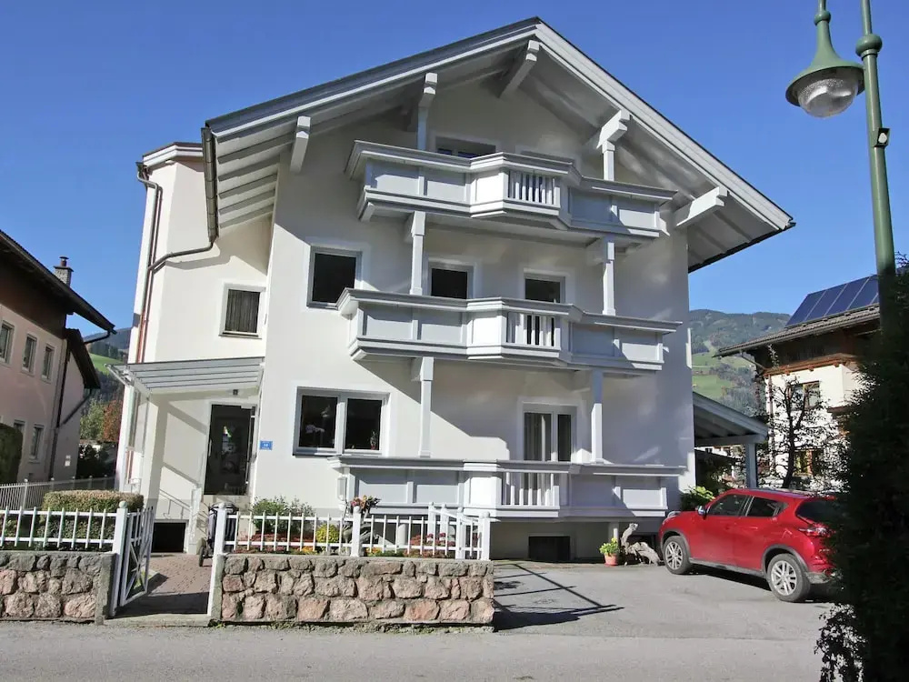 Apartment In Uderns With Balcony Cot Heating Parking