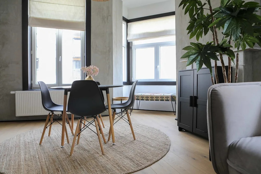 Kamiel -belle Epoque Apartment With Modern Comfort
