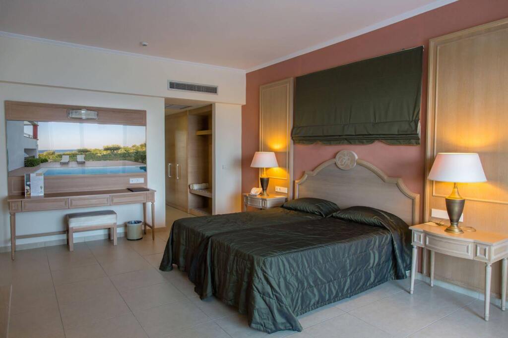 KRESTEN ROYAL Euphoria Resort