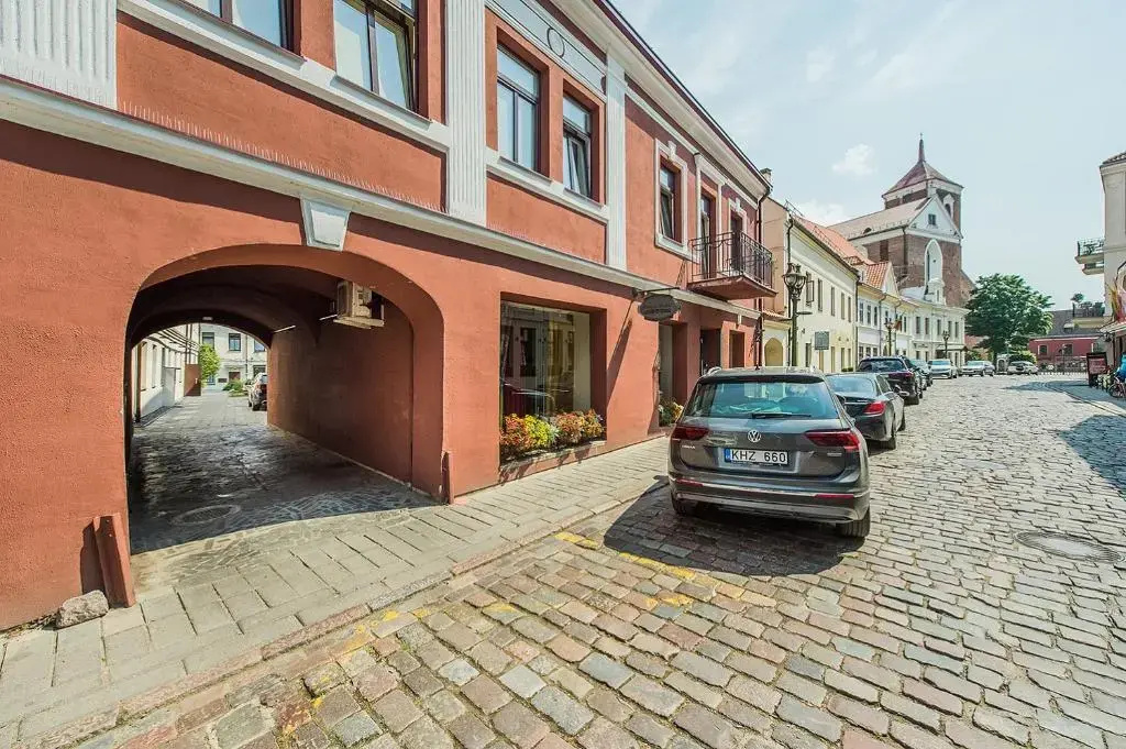 Kaunas Town Hall Apartment 5 by URBAN RENT