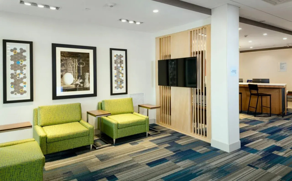 Holiday Inn Express & Suites - Medford by IHG
