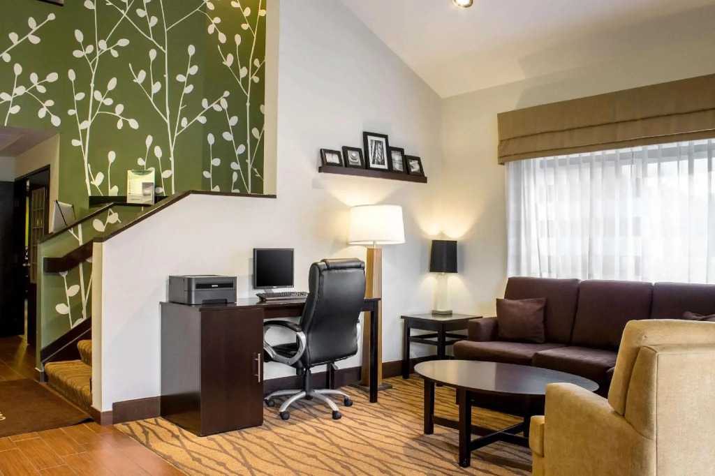 Wingate by Wyndham Salisbury