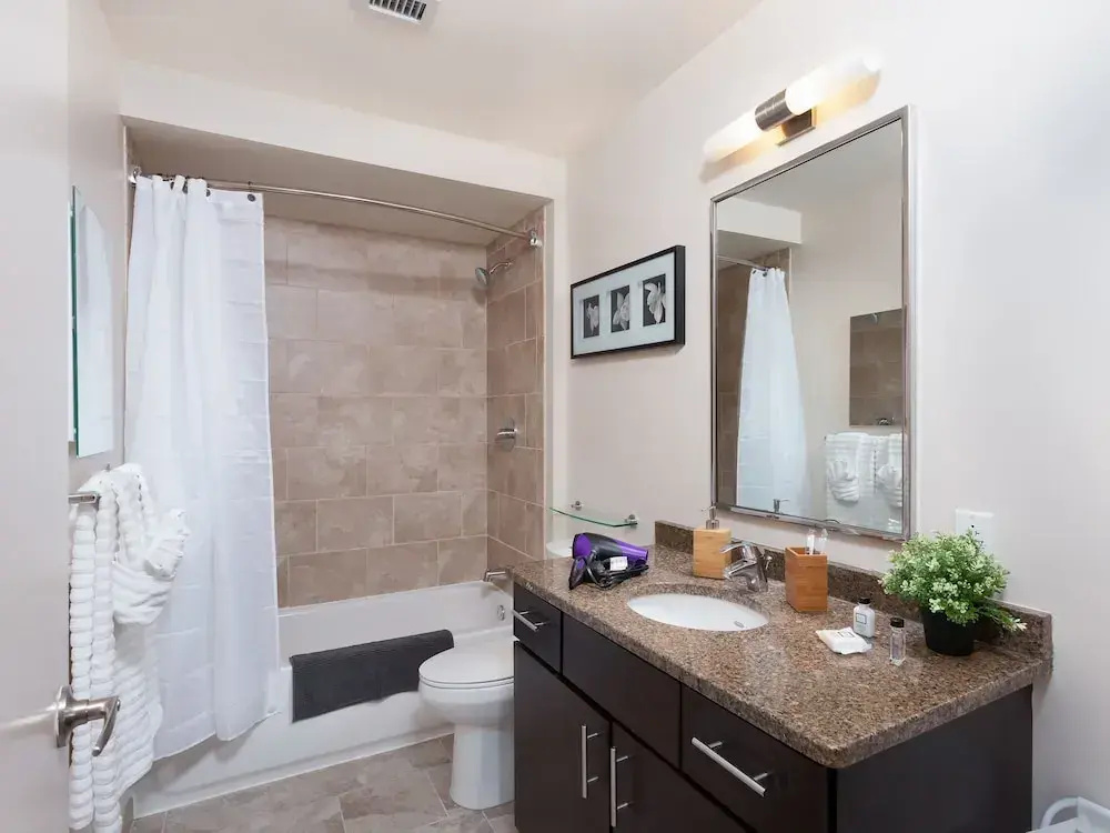 2 Bedroom Furnished Apartment Near Rittenhouse Apts by RedAwning
