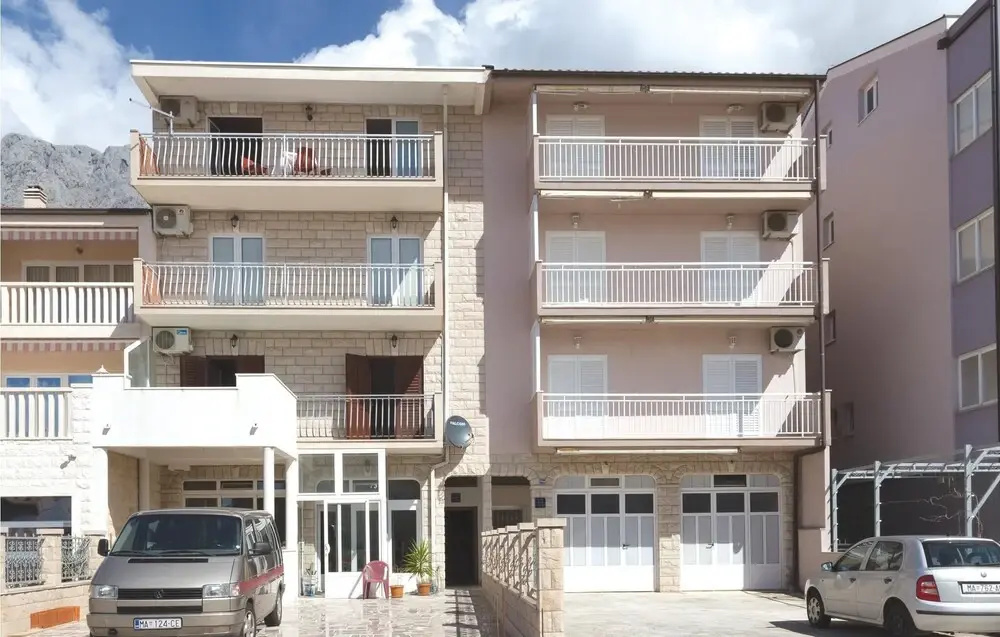 Amazing Home in Makarska With Wifi and 2 Bedrooms