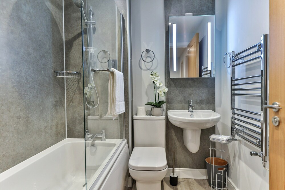 Pet-friendly Coastal Apartment in Filey, No Deposit