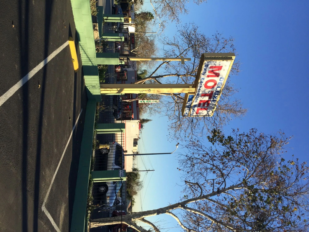 Deluxe Inn