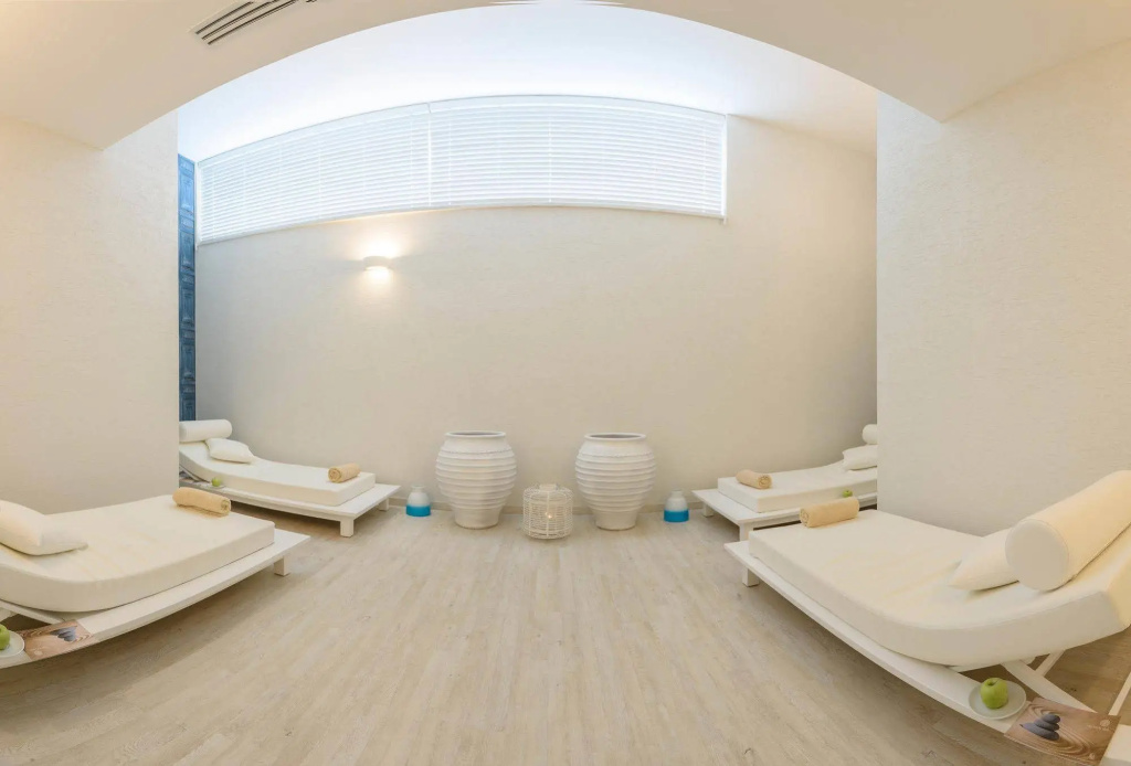 Melpo Antia Hotel & Suites